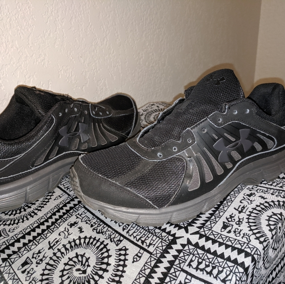 Under Armour shoes, sz 9.5